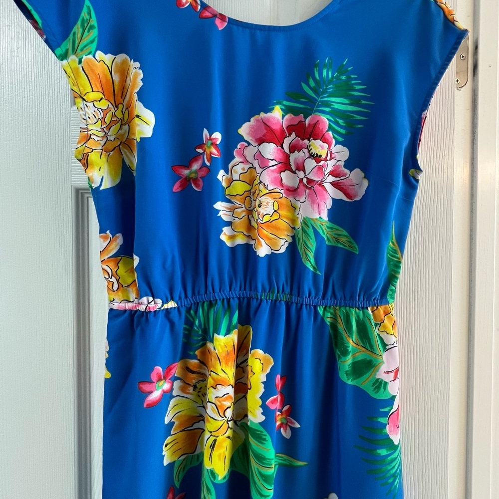 Beautiful Old Navy Blue floral sleeveless dress - size M